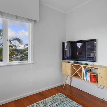 Amazing Home By Beach - Fully Aircon-Ed - Wifi Auckland Exterior photo
