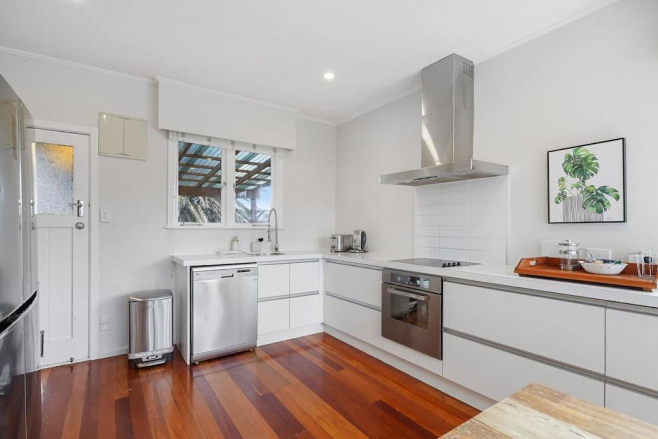 Amazing Home By Beach - Fully Aircon-Ed - Wifi Auckland Exterior photo