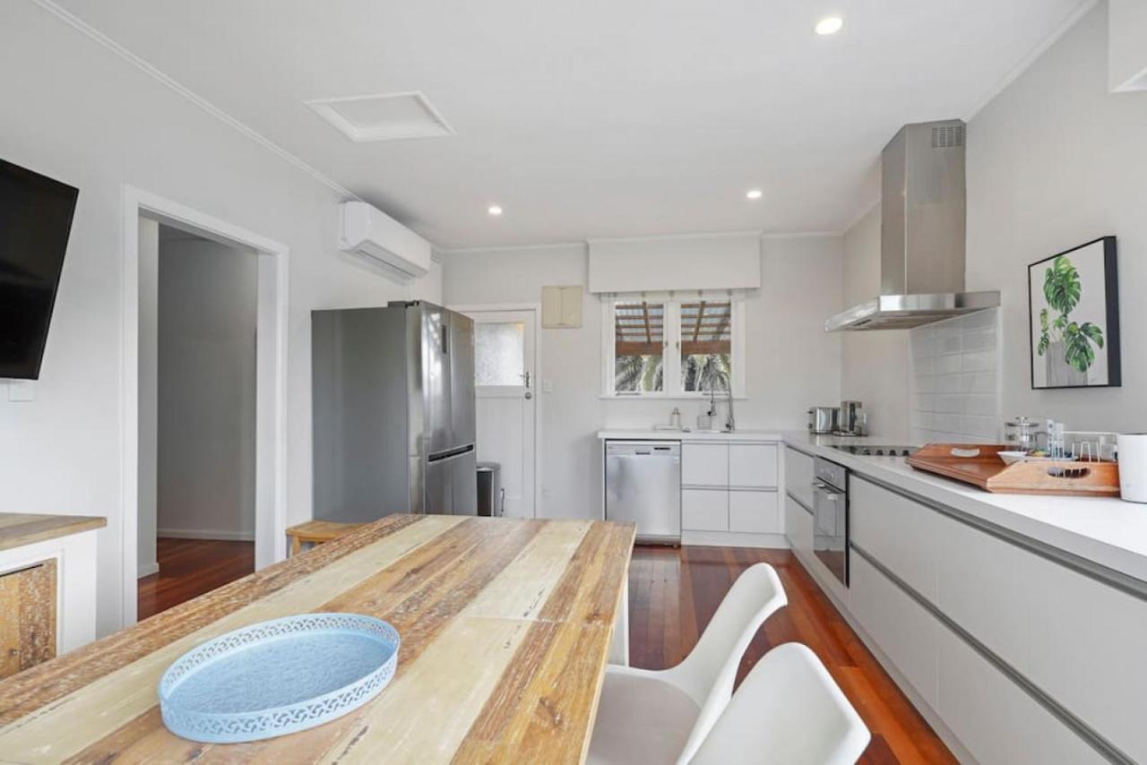 Amazing Home By Beach - Fully Aircon-Ed - Wifi Auckland Exterior photo