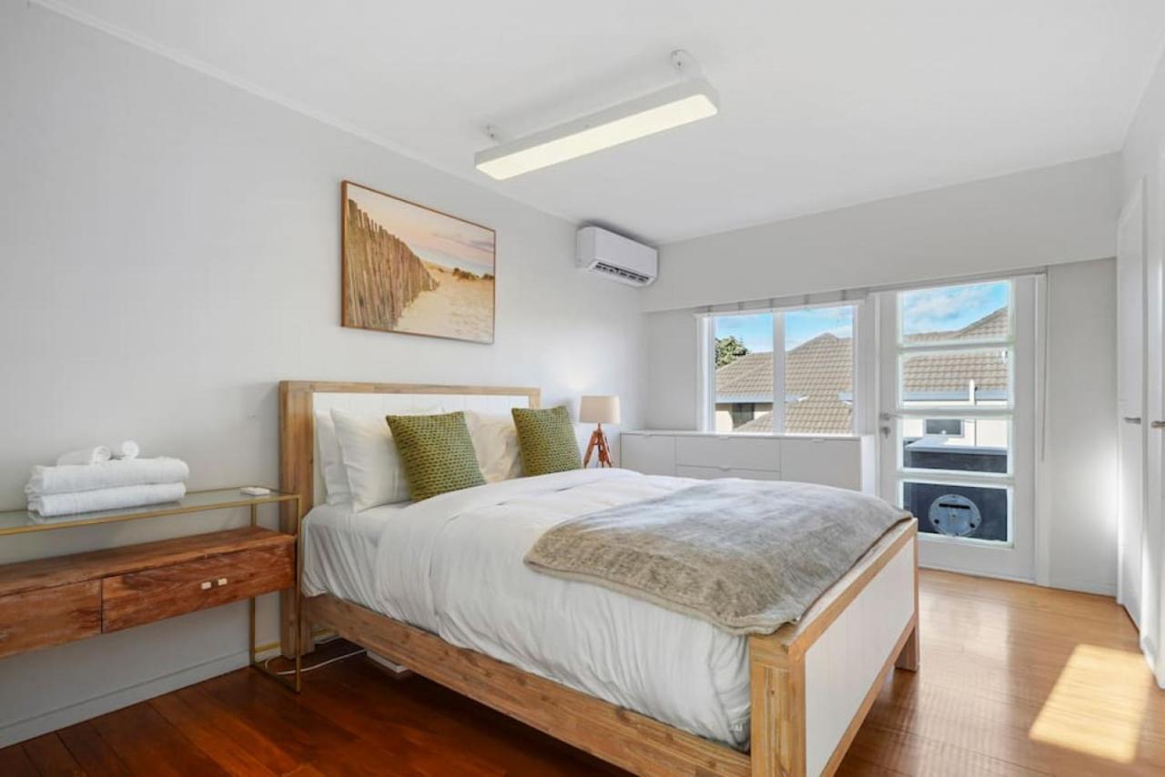 Amazing Home By Beach - Fully Aircon-Ed - Wifi Auckland Exterior photo