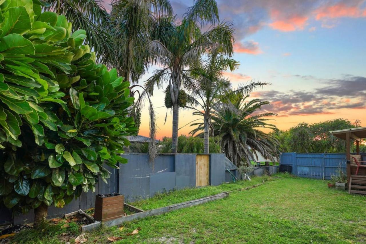 Amazing Home By Beach - Fully Aircon-Ed - Wifi Auckland Exterior photo