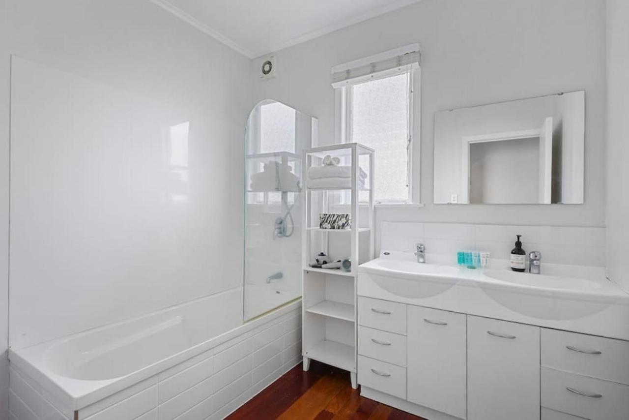 Amazing Home By Beach - Fully Aircon-Ed - Wifi Auckland Exterior photo